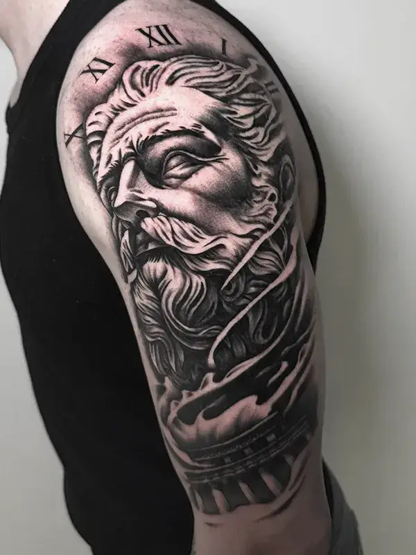 Tatuaje realista de dios griego en sombras en el brazo realizado por Guti en Yokai Tattoo Málaga